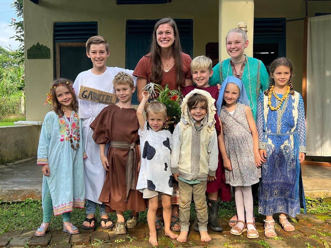 Laura Martyのインスタグラム：「We did it!! I’m so proud of these kiddos, their confidence on stage, and their joy in telling the story of our Savior’s birth.   Sometimes the best “yes” is the one that scares you the most. And after saying yes to directing a school Nativity play, I’m extra grateful to have a community that empowers and supports. Merry Christmas from Rwenzori Mission School!!」