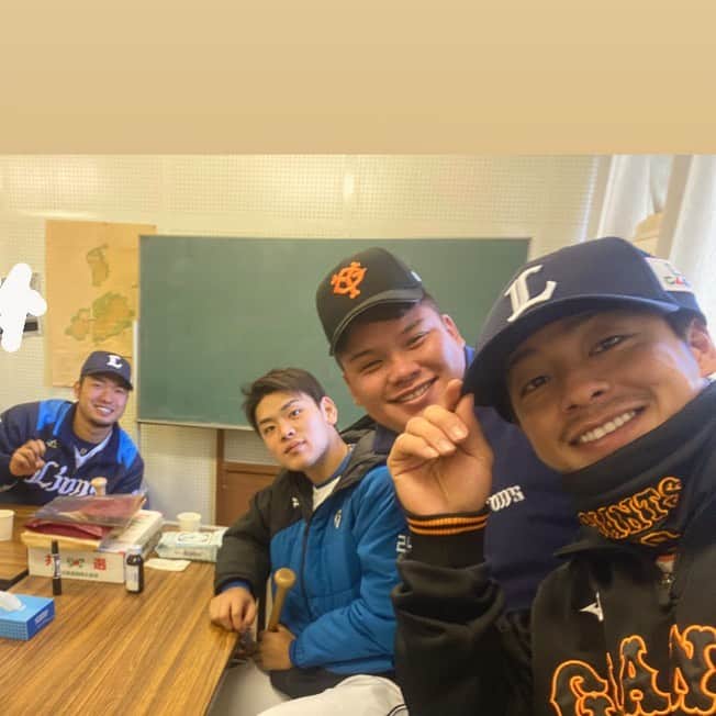 湯浅大さんのインスタグラム写真 - (湯浅大Instagram)「野球教室で〜す😁」12月18日 12時21分 - dai.1.24