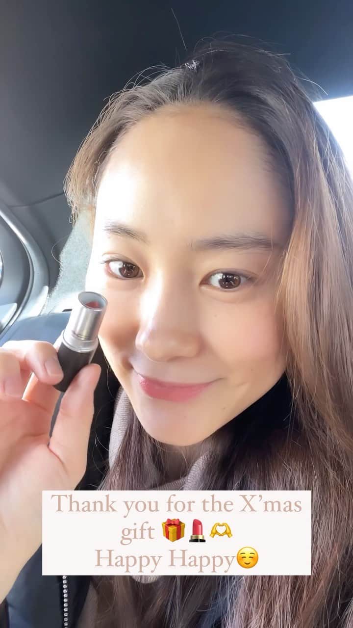 本多麻衣のインスタグラム：「リップのプレゼント嬉しすぎるよ😍💄ありがとう🫶  @hanako_in_blossom  @alexpinx   (はじめてリール作ってみたけどもリップ以外ほぼすっぴん…撮るならちゃんとすればよかった👼)  #hermes  #mac」