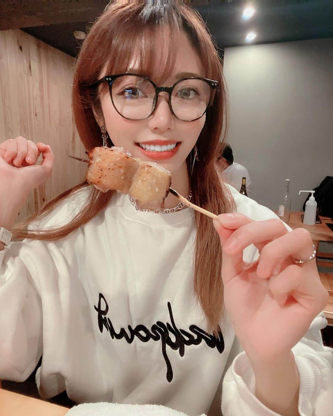 ARIKAさんのインスタグラム写真 - (ARIKAInstagram)「大好きな焼鳥屋さんで❤️  -  たまーにかける眼鏡👓  ご飯屋さん気になる方は👇🏻 @oishii.gohan.gourmet   #東京 #神保町 #グルメ好きな人と繋がりたい   -  #エステティシャン #おすすめ美容 #美容記録 #美容マニア #美容すきな人と繋がりたい #港区 #東京 #痩身サロン #美肌サロン #肌質改善 #のセルライト除去 #口コミ高評価 #グルメ #グルメ好きな人と繋がりたい #サウナ #サウナ女子」12月18日 4時46分 - arika.este