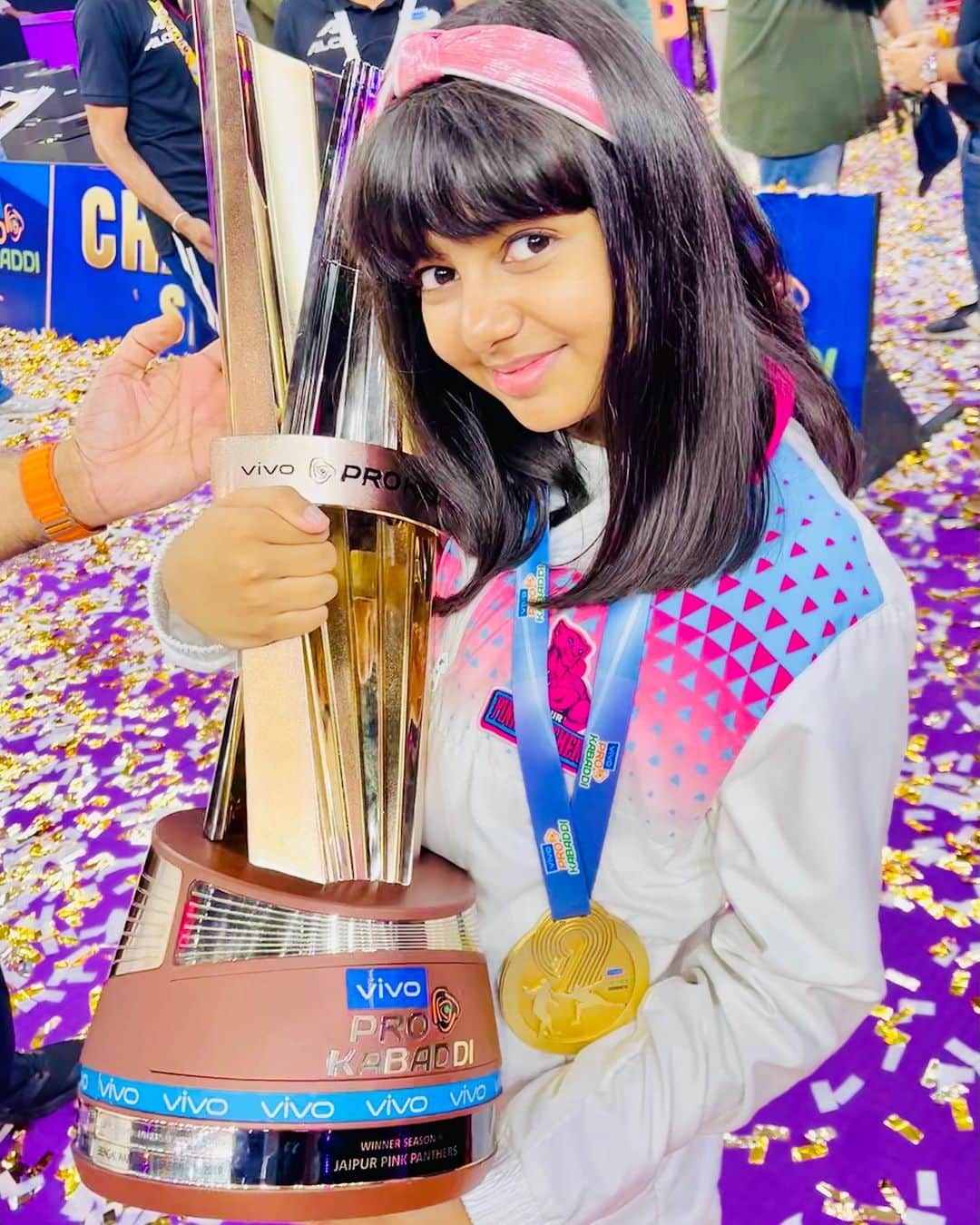 アイシュワリヤー・ラーイのインスタグラム：「✨🧿💖Jaipur Pink Panthers are the Pro Kabaddi Season 9 CHAMPIONS❣️👏🎊💖What a fabulous season! We are so proud of our team of incredibly talented, focused and hardworking kabaddi sportsmen… Kudos boys!!! God Bless always 🧿✨Love, Light, more power to you and Shine on!💝✨」