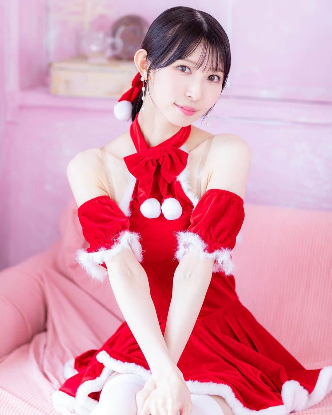 璃波のインスタグラム：「.  おはようございます！  もうすぐXmasだね🎁💓  大人めサンタ衣装✨  Photo*ろあさん  #クリスマス #クリスマスコスプレ #xmas #撮影 #撮影会 #撮影会モデル #japanesegirl #cosplay #cosplaygirl #photooftheday #selfie #followme #셀카 #촬영 #좋아요환영 #コスプレ #コスプレイヤー #璃波」