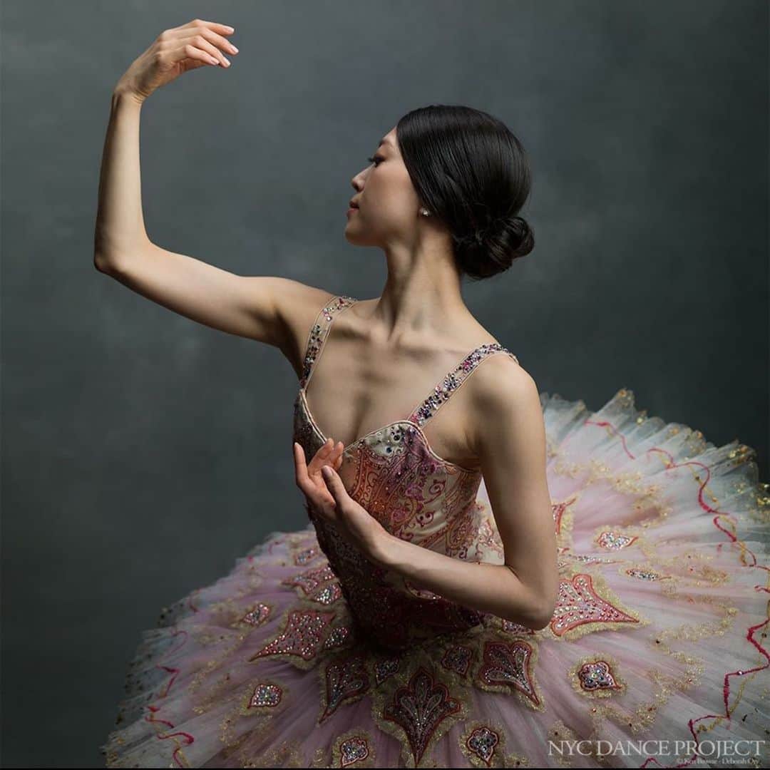 倉永美沙さんのインスタグラム写真 - (倉永美沙Instagram)「Getting ready for tonight's show as a Sugar Plum Photo @nycdanceproject   今夜は金平糖の精。サンフランシスコバレエのバージョンはグランパドドゥと金平糖の精は分かれてます。金平糖は花のワルツ。  #nutcracker #sugarplum #ballet #ballerina #ballerinalife #happy #happiness #dance #art #幸せ #バレエ #バレリーナ #stage #season」12月18日 9時03分 - misakuranaga