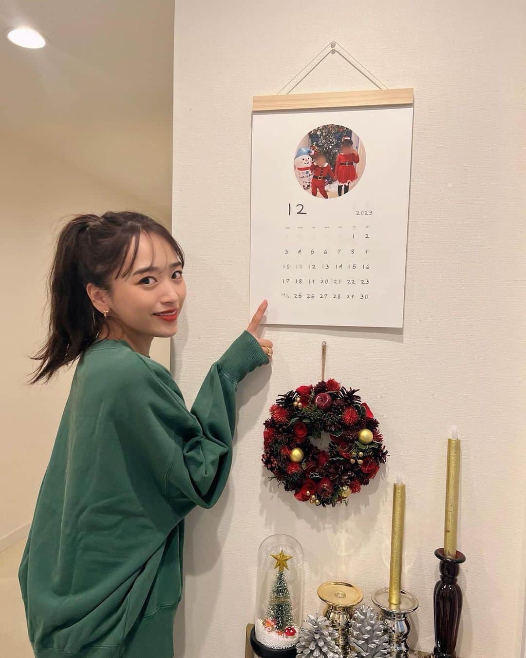 近藤千尋のインスタグラム：「おはようございます🌞  今年も年賀状を作ったアプリ 「みてね」の新シリーズ💓🥰  カレンダーをアプリで簡単に作成できる、 「OKURU」😍 子供が書いた数字が そのままカレンダーの暦になる こどもの手書きカレンダーを 注文してみました💕☺️  少しいびつだったりするけど、 今しか書けない文字を残せるので、 おばあちゃん、おじいちゃんへの 贈り物にもオススメです🎁  置き型や壁掛け、カレンダーと サイズや種類が色々あります🤍  みてねと連携すると、みてねの写真も使えるので、とても便利✨😍  ちなみに、こちらのクーポンコードを入れると10%オフになります🫶🏻 クーポンコード⏩chipichan9623  詳しくは、OKURUの公式アカウン @okuru_calendar をチェックしてみてください😇  #pr #OKURU #カレンダー」