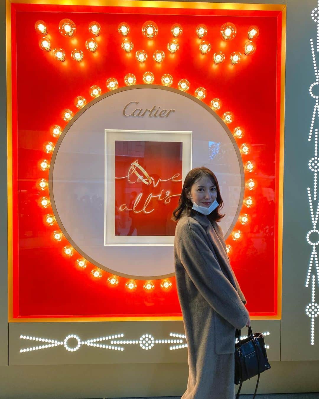 松本リコのインスタグラム：「・ ・ ・ ・ カルティエ座...♡ ・ ・ ・  #クリスマスデート #カルティエ #Cartier #六本木 #カルティエ座 #japanesegirl #japangirl  #お洒落 #インスタグラマー  #インフルエンサー #ハーフ顔 #fashion #ファッション #デート #date」