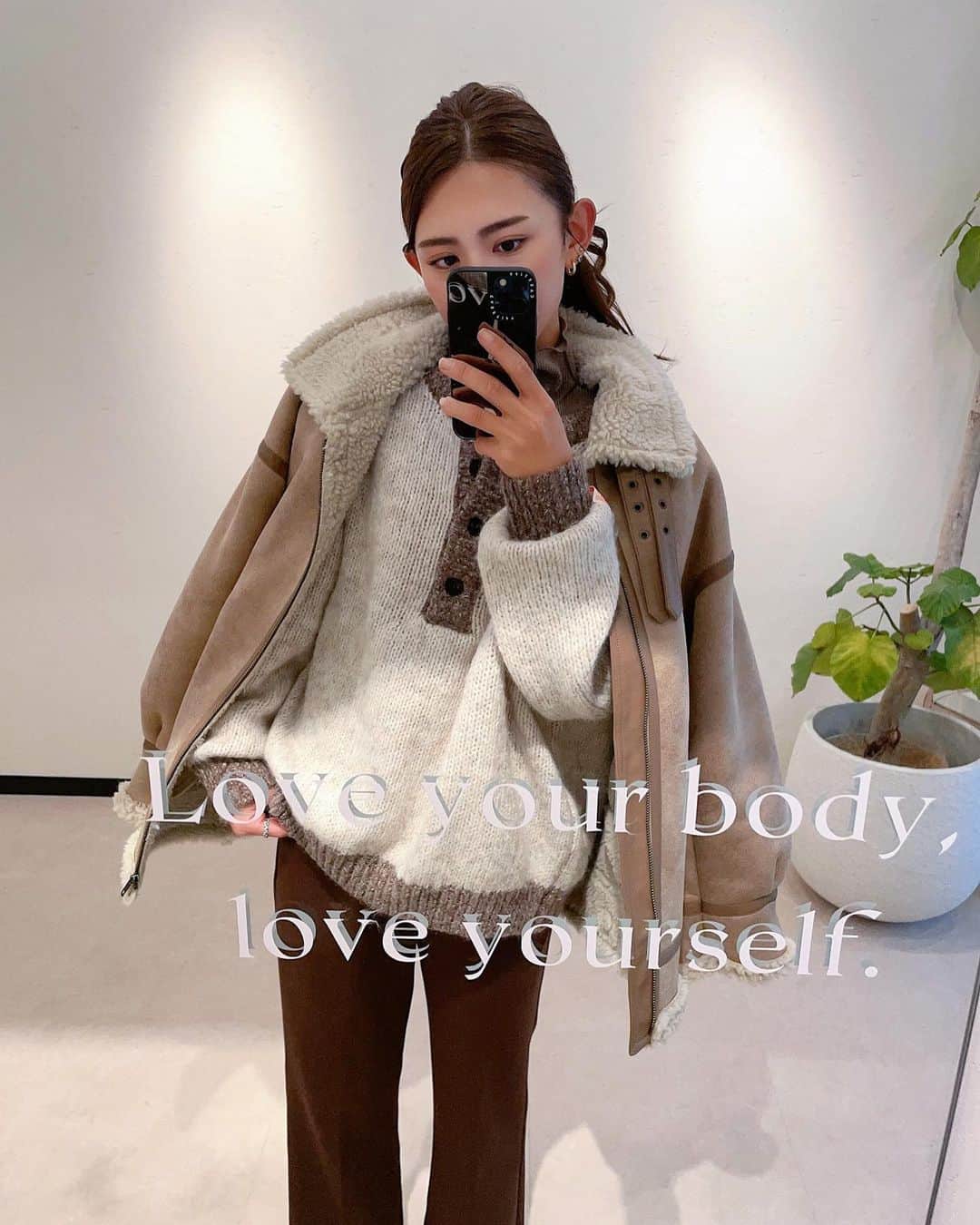 坪井ミサトのインスタグラム：「久々の私服あっぷ☺︎ 冬はブラウン系がスキ♡  ウェアや動きやすい格好が多いから 私服が新鮮！ たまにはオシャレしないとね🤣笑  ジャケット初下ろし😘 @ungrid_official   #私服 #ungrid #outfit #winter #fashion」
