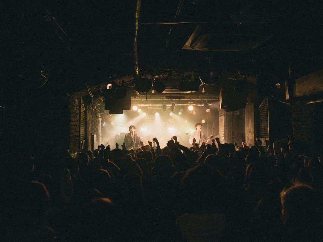 松嶋航大のインスタグラム：「. 3rd mini album『efforts』release tour “いつまでも君の隣にいようツアー”  昨夜無事ツアーファイナルを終えました。 各地本当に内容の濃いツアーでした。色んなストーリーが繋がった気がしたな。  そして満員の2nd LINE みんな温かくて最高でした。 ありがとう！これからもよろしく！  photo by @ogataku_」