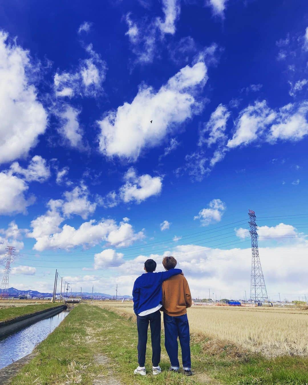 長島涼平のインスタグラム：「ヤバいマジで身長抜かれる  #息子 #中1 #誕生日おめでとう」