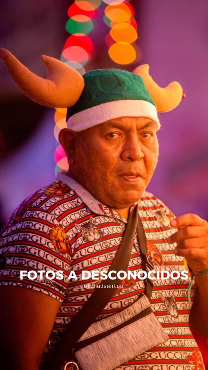 Chad Santosのインスタグラム：「Para ver más vayan a TikTok y YouTube elchadsantos, Instagram ya no me cae bien #elchadsantos #navidad #zocalo #fotosadesconocidos #mexicanphotographer」