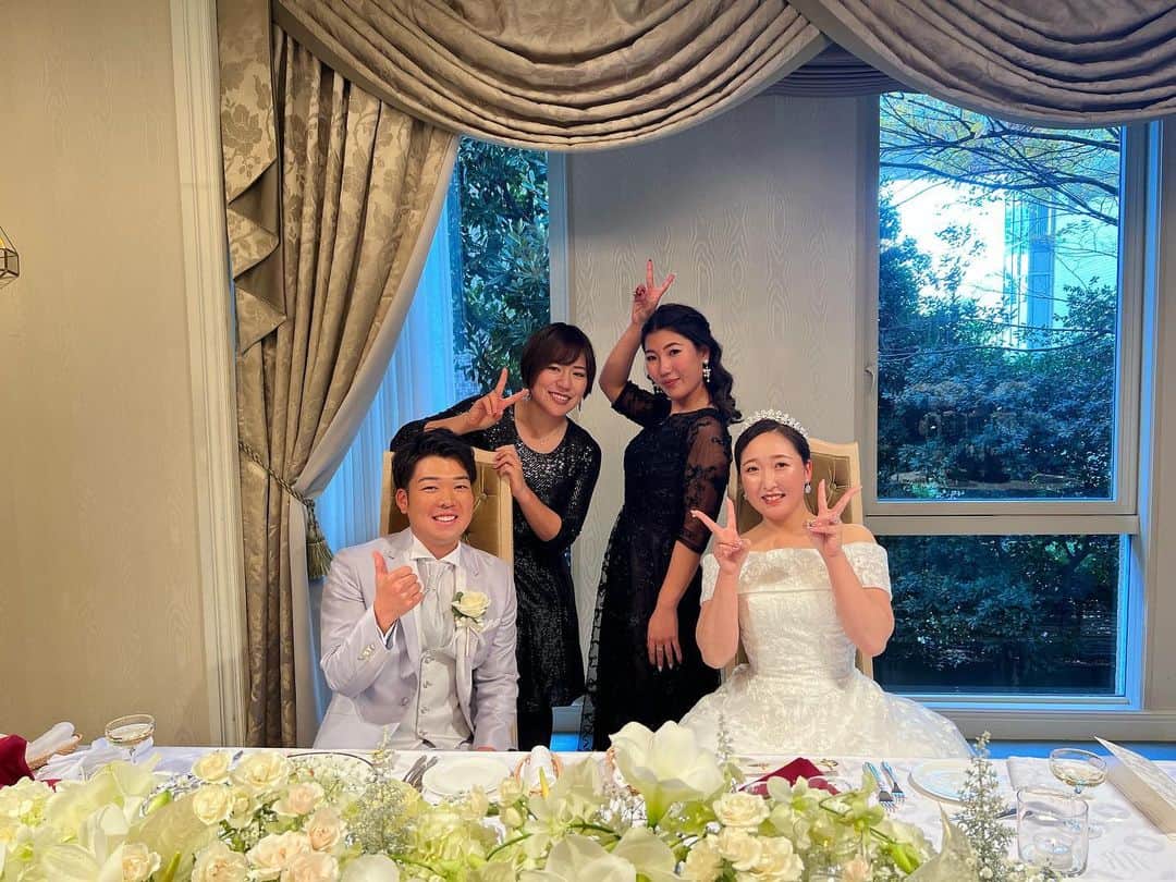 岡山絵里のインスタグラム：「💒✨ しもっち、こうすけ おめでとう!!! #happywedding」