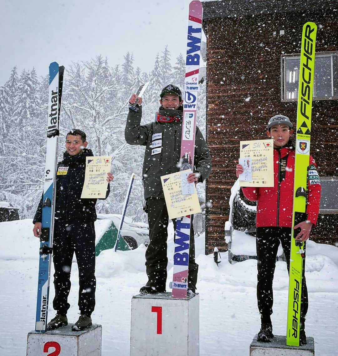 竹内択のインスタグラム：「🏆second straight✌️  開幕2連勝！！  次は新年明けに札幌で試合です😎  世界トップを狙うジャンパーとして、そしてジャンプのエンタメ化もやってく二刀流ジャンパーとしてこれからも頑張ります💪🔥(他にもあるんでなんなら3、4刀流かもしれない。)  一つの事に集中しないと無理だそんなのって色んな方に言われますが、僕がやりたい様にやる為に作ったチームなんでこのままやり続けます。  聞く耳もあるしアドバイスは聞くけど、最後決めるのは自分。  今後も応援よろしくお願いします🙏  @teamtakuofficial も全体的にいい感じになってきてるんで🙆‍♂️  #名寄 #吉田杯 #ジャンプ大会　#2連勝 #株式會社カワモト #densen #デンセン #soilsupport #itoen #伊藤園 #シウナススイーツ #長野ナブコ #ちょいのりレンタカー #bwt #oakley #fruitswax  #skijumpingfamily #skijump #teamtaku #tt #チームタク #takutakeuchi #竹内択」