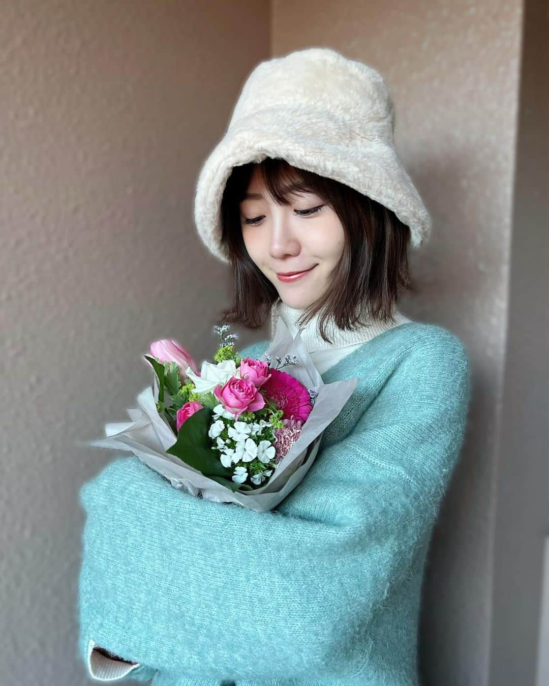 鈴木つく詩さんのインスタグラム写真 - (鈴木つく詩Instagram)「お友達からもらったお花💐 とーってもかわいい♡  年を重ねるにつれて お花の魅力を感じられるようになりました…♪  #flower」12月18日 15時54分 - tsukushi__official