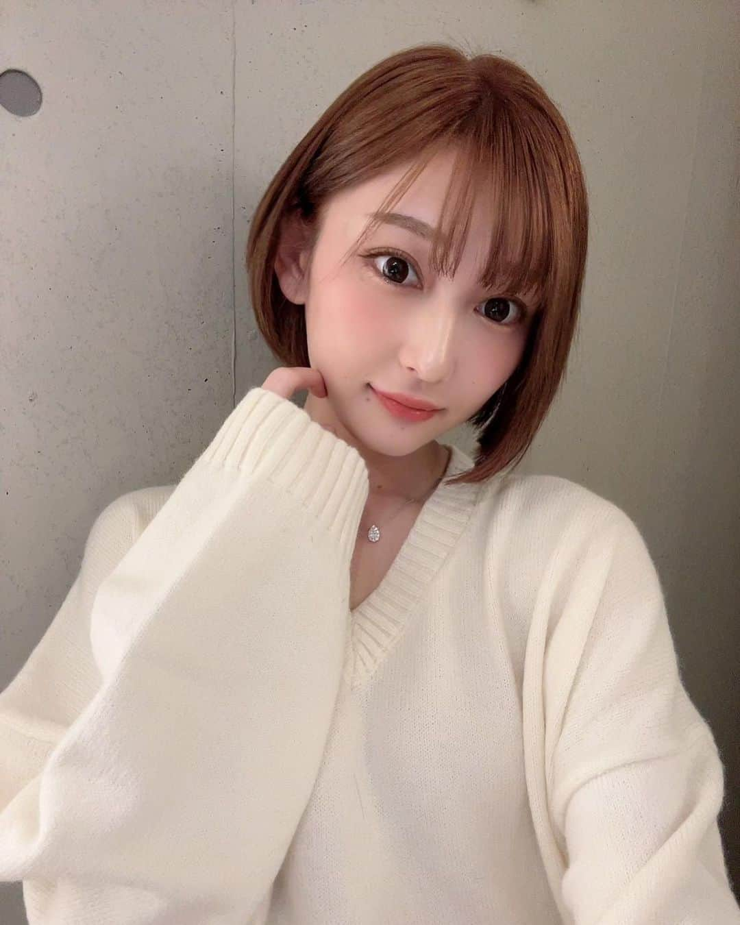 志田愛佳のインスタグラム：「.  またSHEINで沢山お買い物しました🤍  私のクーポンコードは SGFmanaka98 だよ😽  写真3枚の商品IDは 11128217 10887546 4505746  お買い上げ金額5,999円までの購入でセール価格より15%OFF、6,000円以上は20%OFF！(12月末まで)🤍  @shein_japan #SHEIN #SHEINforall #SHEIN購入品」