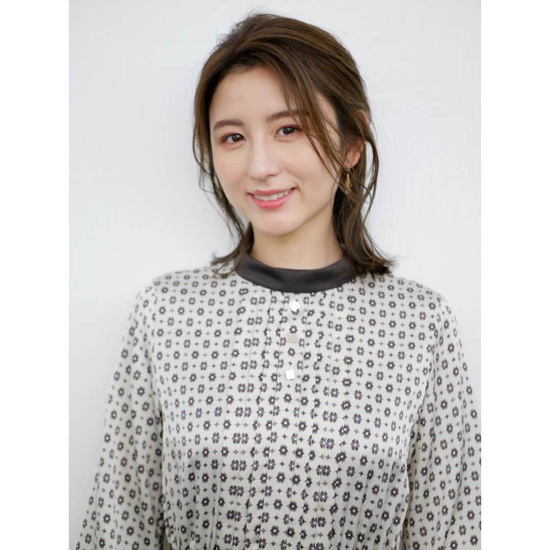 宇賀なつみのインスタグラム：「.  今年最もハードな1週間、なんとか乗り越えました‼︎ 首や肩がバキバキ… でも、刺激的な日々でした(^^)  このあとはゆっくりお風呂に入って、 BSフジ【宇賀なつみの呑んで歩いて旅をして】 お酒片手に楽しもうと思います‼︎  #宇賀なつみの呑んで歩いて旅をして #bsフジ #宇賀なつみ」