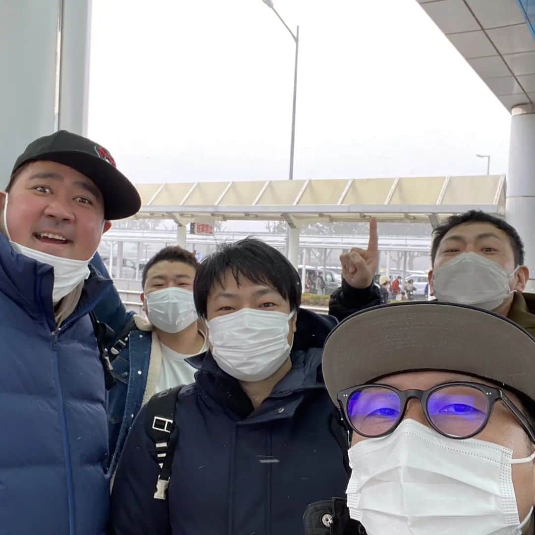 のインスタグラム：「今日は熊本県人吉で新喜劇！  雪降ってたでー⛄️⛄️⛄️  まさじさんにも久々会えて良かった😊  良き良き」