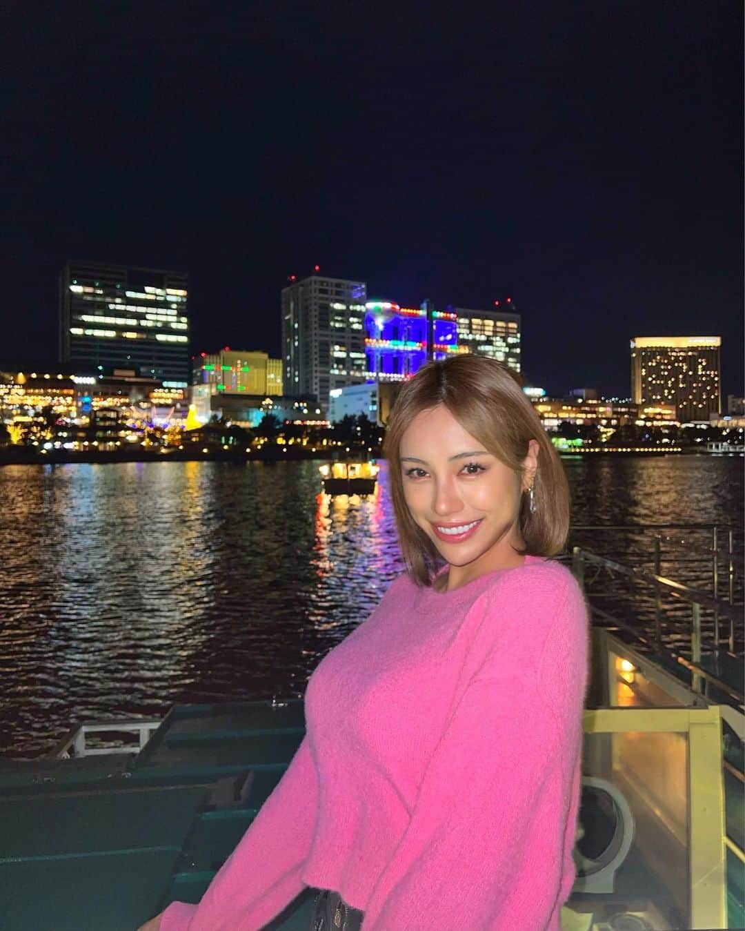 のインスタグラム：「寒〜いけど景色キレイ✨✨  屋形船で忘年会🎄✨+.°  この日限定で地毛ショート🫡💙 のんがショートなの忘れてたでしょ？😏  #cyberjapan #junon #サイバージャパン　#ジュノン」