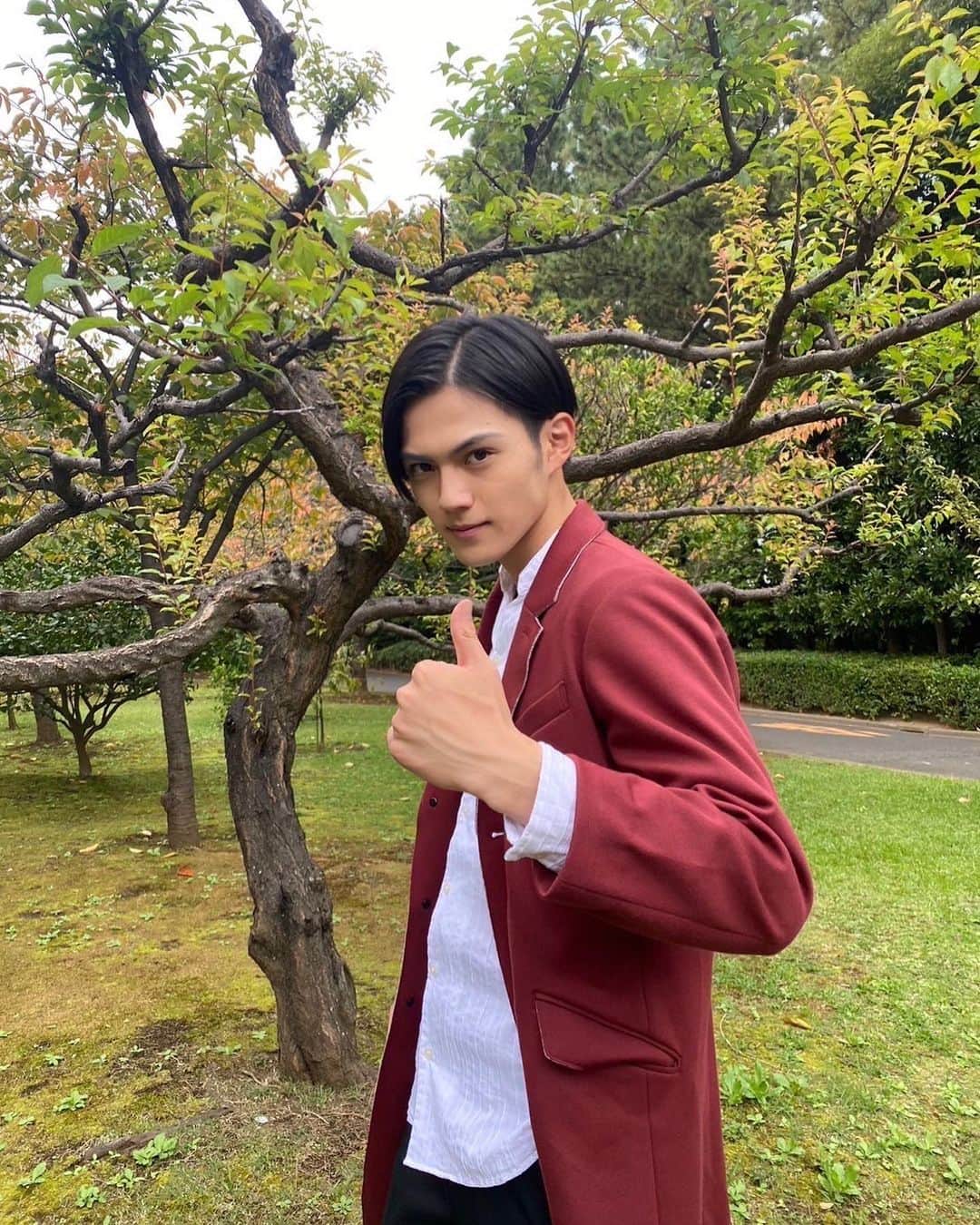 のインスタグラム：「仮面ライダーギーツ第15話ご視聴有り難う御座いました🦊  思わぬ形で復活を遂げた英寿… これも計算通りって訳だ。  『この世界は俺に任せとけ』  来週の16話もお楽しみに！  #仮面ライダーギーツ」