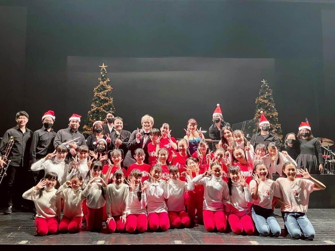 島ゆいかさんのインスタグラム写真 - (島ゆいかInstagram)「⁡ ⁡ #annie #アニー クリスマスコンサート ⁡ 2日間ありがとうございました！ 少し早いクリスマス🎄いかがでしたか？ 笑顔になっていただけていたら幸いです✨✨ ⁡ そしてそして！ ⁡ クリコンの主役、子どもたち！ ⁡ アニー・孤児のみんなは1年 ⁡ ダンスキッズのみんなは3年 ⁡ 本当に本当にお疲れさまでした❤️ ⁡ いつだってキラキラパワフルで温かいみんなに、 私もかけがえのない時間を過ごさせていただきました。 ⁡ みんな大好きー！！！ありがとう💋👠 ⁡」12月18日 19時00分 - chanyui_s