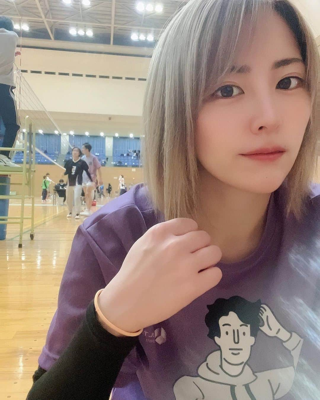 篠崎ゆうきさんのインスタグラム写真 - (篠崎ゆうきInstagram)「★¨̮  𝙫𝙤𝙡𝙡𝙚𝙮𝙗𝙖𝙡𝙡 🏐  バレー納め 今年最後のバレーは 全員タメで 陰キャの会の方たちでした👊🏻 皆バレー経歴は素晴らしいけど笑  2023年もバレー楽しむぞー  1枚目は小顔効果なし 2枚目は小顔効果あり ノーメイクの時は加工させて☝️笑  #バレーボール  #バレー納め #混合バレー #エリート軍団 #陰キャの会 #スポーツは楽しい  #コメントは全て返信します  #篠崎ゆうき」12月18日 19時03分 - snyu_uk