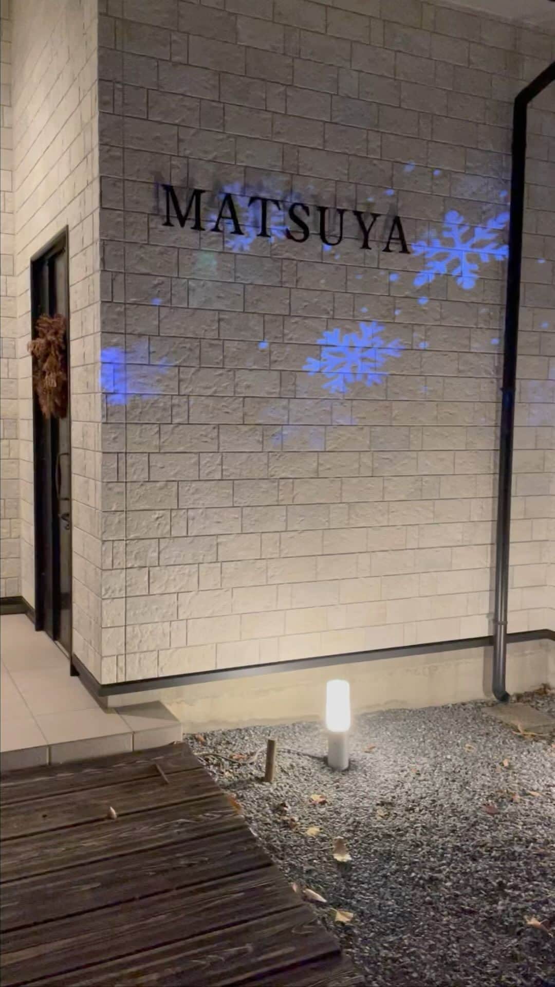 坂村かおるのインスタグラム：「素敵な佇まいのお店は韓国料理の 「MATSUYA」さん！ ・ お勧めは「ヤムニョムケジャン」🦀 これが食べたかった‼ ・ テイクアウトも充実しているので、思わずジャジャ麺とナムル買い！ ・ ノムノムマッシッソヨ！ ・ ・  いつも「いいね！」を頂きありがとうございます。 皆さんのコメントに元気を貰っています😊  #クィーンオブ美魔女 #team美魔女 #美ST #坂村かおる #トータルビューティーアドバイザー #美しく老いる #バランス #美容 #コスメ #ファッション #今日のコーデ #トータルバランス #お洒落な人と繋がりたい #コスメ好きな人と繋がりたい #美意識高い人と繋がりたい #美魔女 #美魔女が変わる #アップデートしてる人と繋がりたい #自分らしくアップデート #韓国料理 #matsuya」