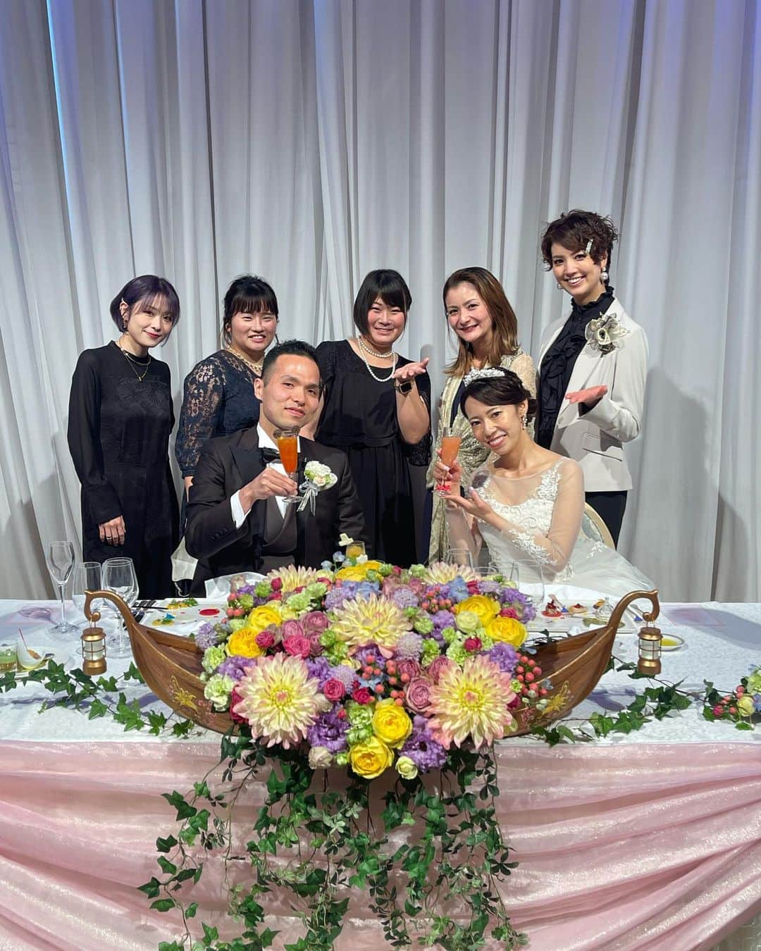 彩波けいとのインスタグラム：「・ かなり時差投稿になってしまった🥲 ・ 先月幼馴染の結婚式に…💍💋 Disneyの結婚式は初めてで 色々感動した🥹🥹💗 ・ 桃加おめでと〜❤️ 久々のメンツにも会えて嬉しかった🥰 ・ #disney #disneywedding #ディズニー #結婚式 #ラプンツェルウェディング #ラプンツェル #wedding #rapunzel」