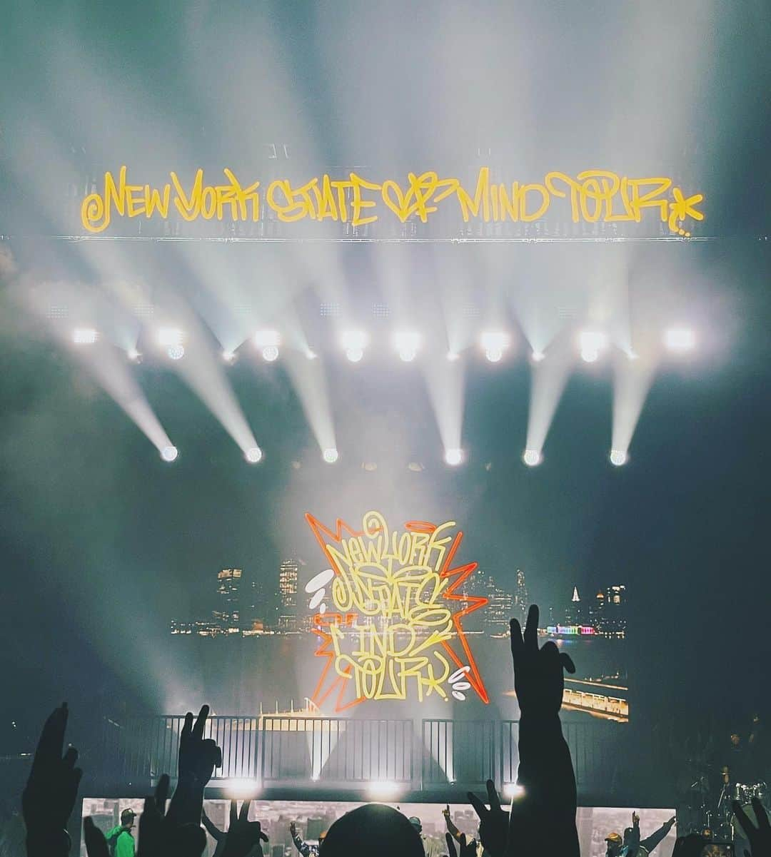 宮司愛海さんのインスタグラム写真 - (宮司愛海Instagram)「🇺🇸④ ライブ編 #wutang #wutangclan  #nas #bustarhymes  #nystateofmindtour   音圧で倒れそうでした。笑 ちょっと怖かったしドキドキしたけど NASもバスタのステージパフォーマンスも最高でした... ツアーTゲット✌️」12月18日 20時02分 - manami_miyaji