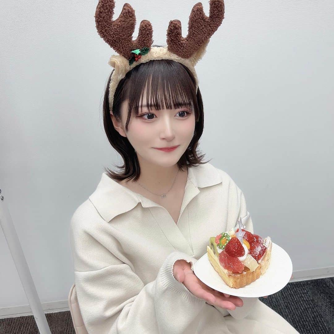 山本優菜さんのインスタグラム写真 - (山本優菜Instagram)「クリスマスパーティー浮かれ気味な人。  ドンキで買ったトナカイさん🦌🎄  #クリスマスパーティー #カチューシャ  #クリスマス #クリスマスケーキ  #クリスマスプレゼント #ください」12月18日 19時57分 - yamamoto__yuna