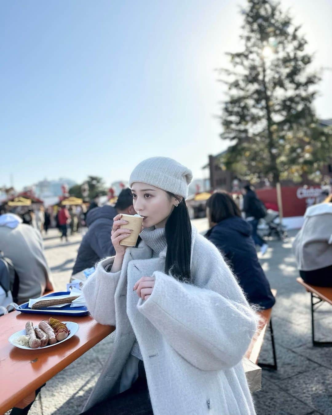 吉井美優のインスタグラム：「. スノードーム2個買って ちっちゃいツリーと飾ってる 🤍🎶  #クリスマス#クリスマスマーケット」