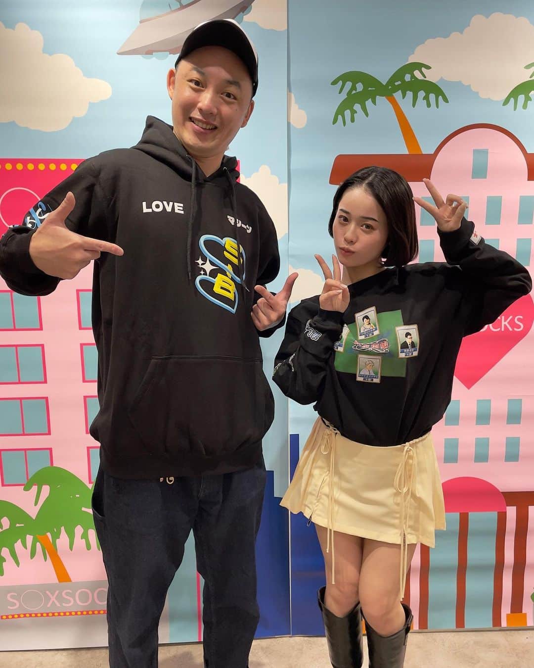 濵田大輔のインスタグラム：「Baju dan topi ini keren banget kan ✨ @hirotoakashi_soxsocks san arigatougozaimasu 😊🙏🏻 @minamo_j nakal 😂hahahaha @berak_ @soxsocks_tokyo」