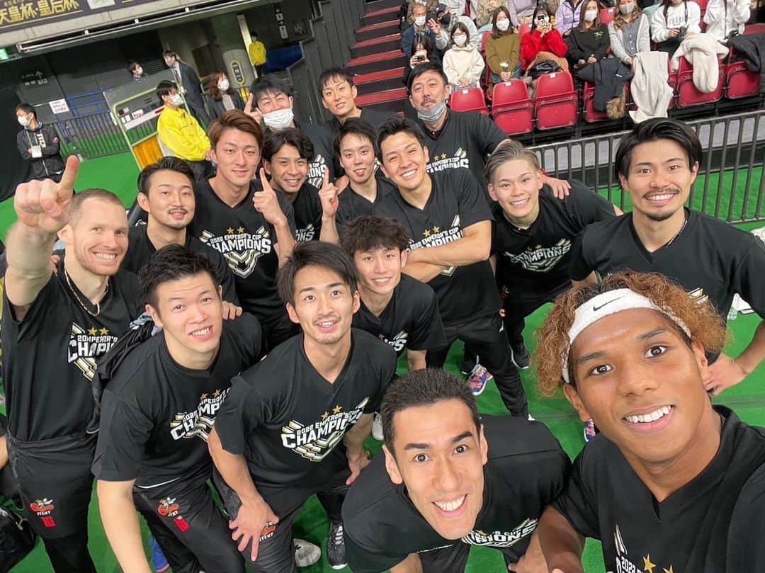 西田有志さんのインスタグラム写真 - (西田有志Instagram)「優勝❗️ なかなかチームの力になれない時間があった中、こうやって復帰し、チームみんなで1番を取れたこと、すごく嬉しく思います❗️ 皆さんも応援ありがとうございました❗️」12月18日 20時45分 - nishidayuji0130