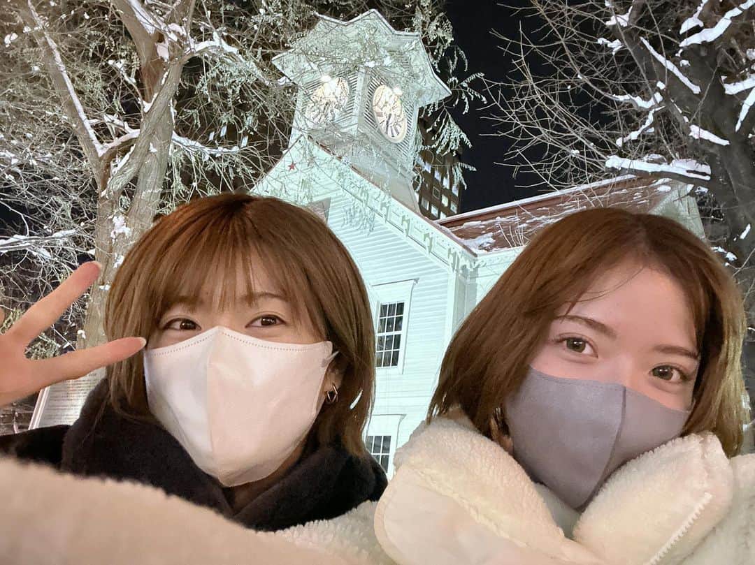 和田まあやのインスタグラム：「☃️ 2人で北海道に卒業旅行に行きました☺︎ 大きな一つのベットで一緒に寝ましたっ😴 また思い出が増えて素敵な時間を過ごせました🎄」