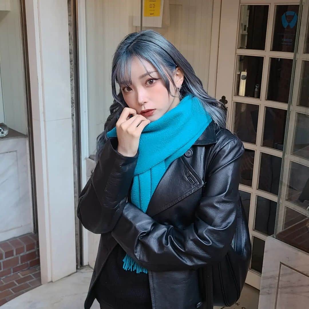 mam（まむ）のインスタグラム：「My favorite color in winter is blue💙💙💙」