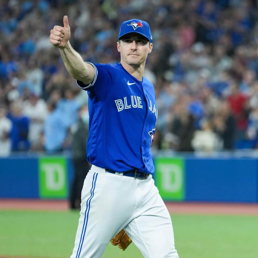 ロス・ストリップリングさんのインスタグラム写真 - (ロス・ストリップリングInstagram)「Thank you Toronto for an amazing 2.5 seasons as a Blue Jay! We persevered through a lot the last few seasons and I’m proud to have competed alongside my teammates, in front of an entire country of fans cheering us on. Memories and experiences I’ll never forget. Thank you to everyone that has supported the journey thus far. Let’s keep it going in San Francisco! Looking forward to a new adventure as a Giant and reuniting with old teammates. See ya soon Bay Area!」12月19日 7時24分 - ross_stripling