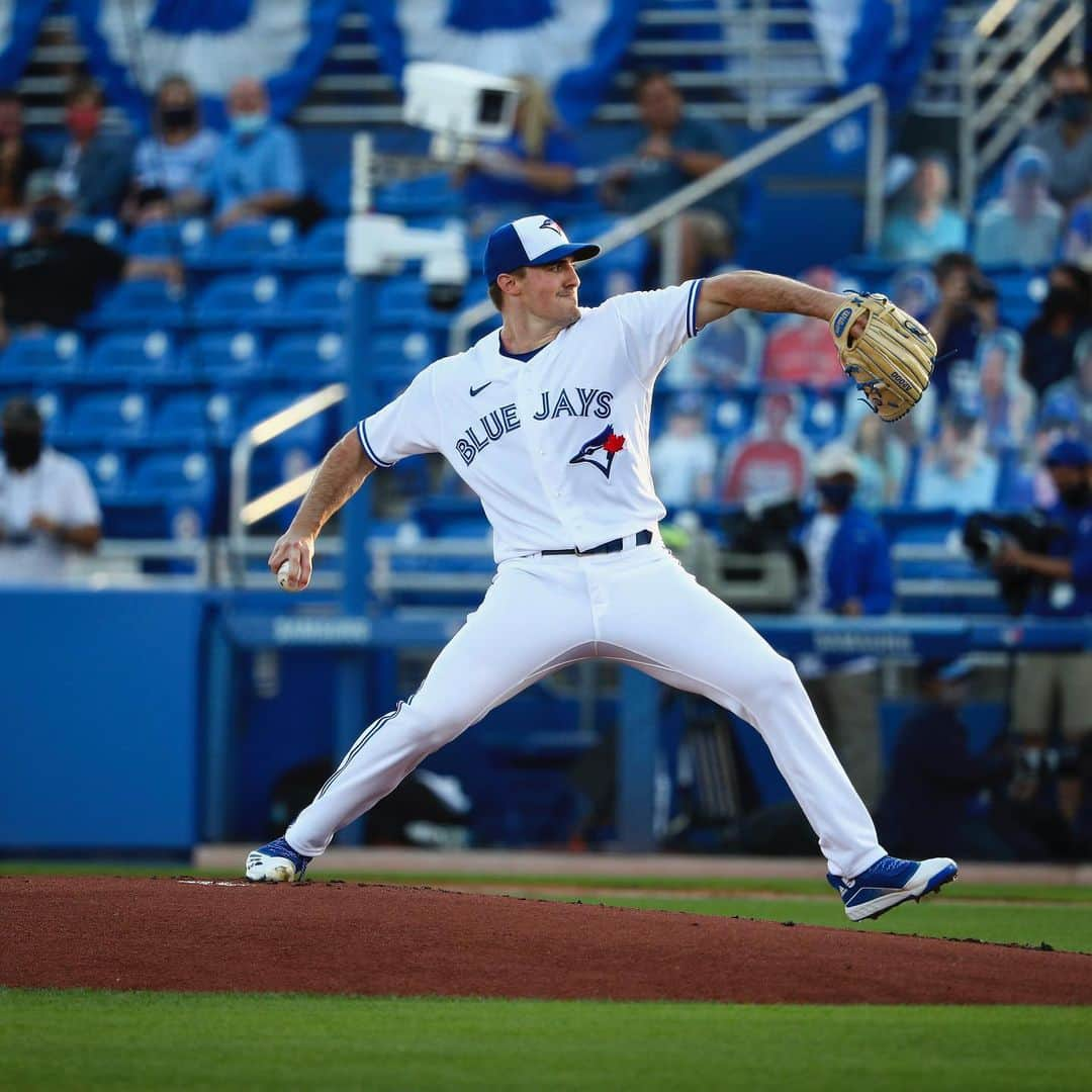 ロス・ストリップリングさんのインスタグラム写真 - (ロス・ストリップリングInstagram)「Thank you Toronto for an amazing 2.5 seasons as a Blue Jay! We persevered through a lot the last few seasons and I’m proud to have competed alongside my teammates, in front of an entire country of fans cheering us on. Memories and experiences I’ll never forget. Thank you to everyone that has supported the journey thus far. Let’s keep it going in San Francisco! Looking forward to a new adventure as a Giant and reuniting with old teammates. See ya soon Bay Area!」12月19日 7時24分 - ross_stripling