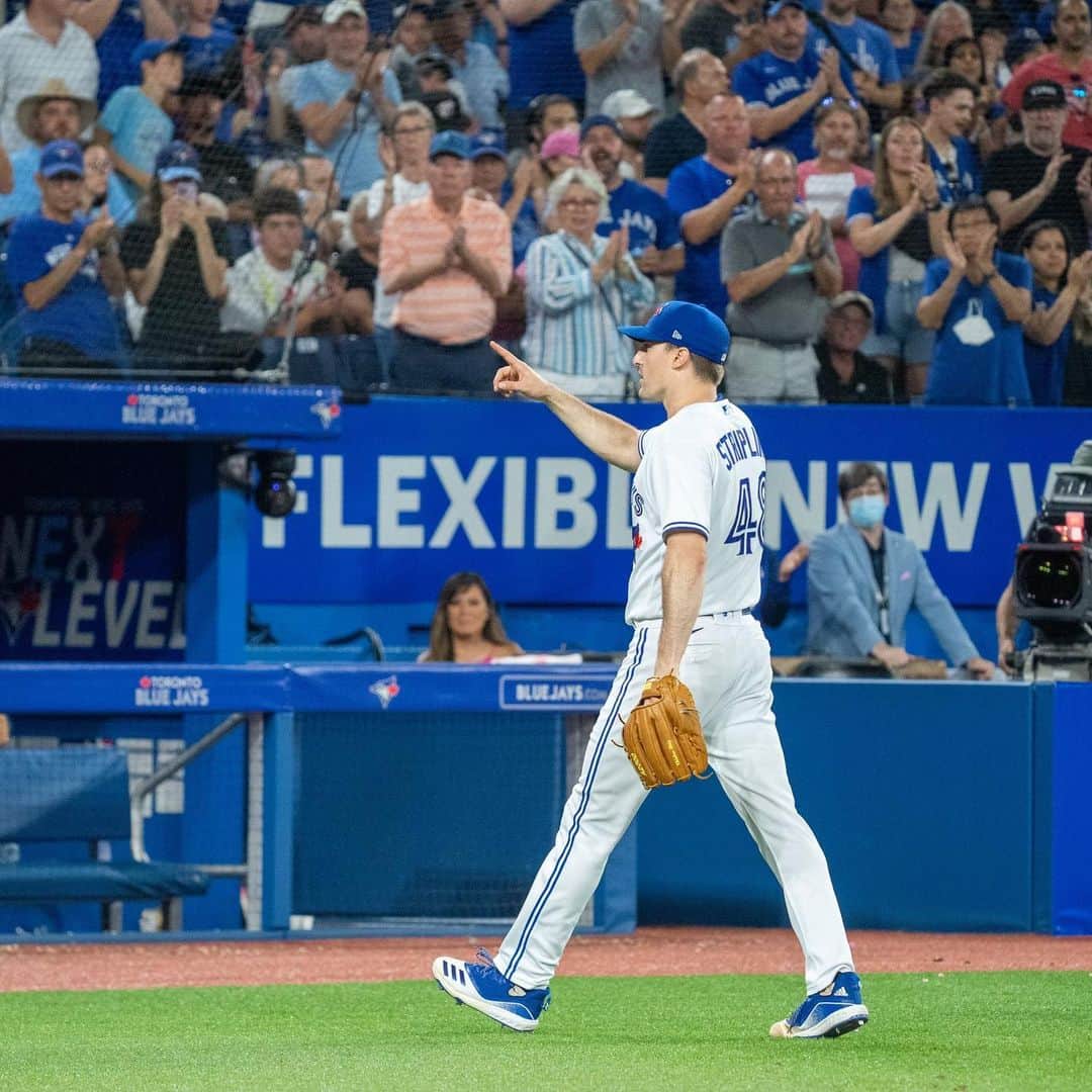 ロス・ストリップリングのインスタグラム：「Thank you Toronto for an amazing 2.5 seasons as a Blue Jay! We persevered through a lot the last few seasons and I’m proud to have competed alongside my teammates, in front of an entire country of fans cheering us on. Memories and experiences I’ll never forget. Thank you to everyone that has supported the journey thus far. Let’s keep it going in San Francisco! Looking forward to a new adventure as a Giant and reuniting with old teammates. See ya soon Bay Area!」