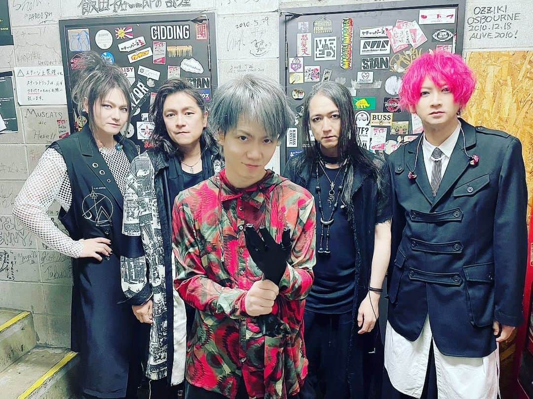 のインスタグラム：「Thanx Kobe by Rayflower‼︎ Rayflowerのメンバーとしてお会いできるのが今年最後となりました。 新年も宜しくお願いしますね 3年の空白を埋めれる気がする良いツアーさせていただいています #rayflower #sakurazawayasunori」