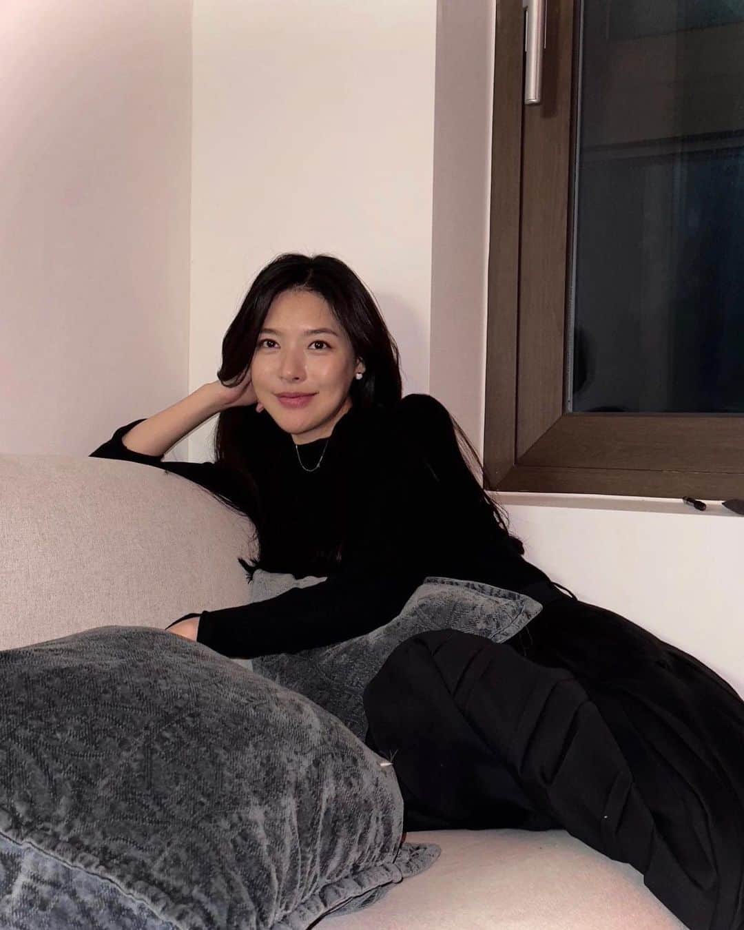 アリスのインスタグラム：「good night🖤」