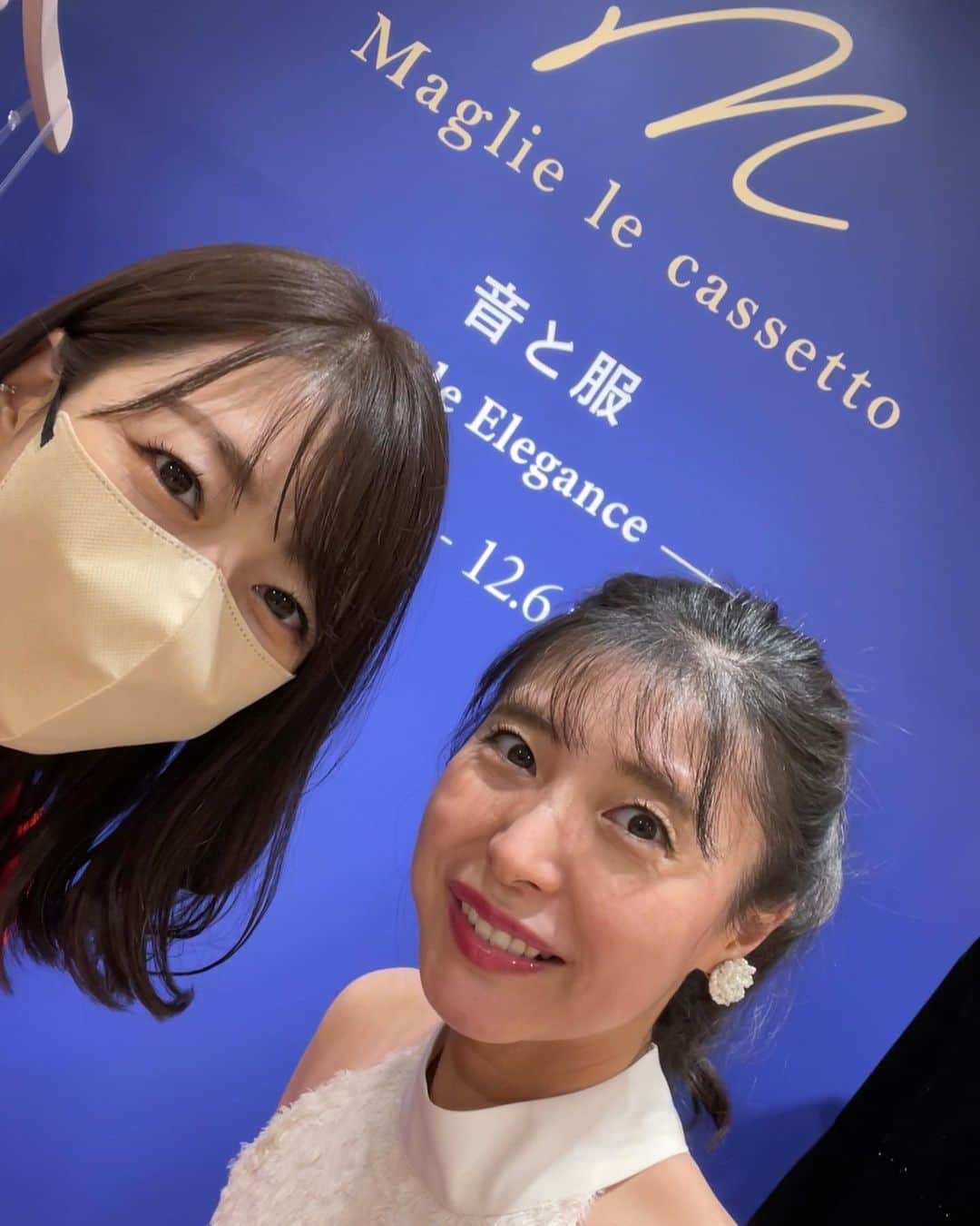 新倉瞳のインスタグラム：「音と服 in 西宮阪急  20日まであと少し開催中ですので、皆さまにはあと2日たくさん訪れて頂きたいのですが…！！ れなちょ、相方のゆきちゃんとの音と服キャラバン2022は無事に終了✨  ドレスプロデュースをはじめて6年、音と服となってからは4年、れなちょとの二人三脚、チームマーリエと各百貨店の皆さまの支え、そしてMドレスを愛してくださる皆さまなしには続けられておりません。  今回初めての西宮阪急での開催、演奏イベントは名古屋から引き続きEdu🎻にゲスト出演して貰いEduも私も勉強したスイスバーゼルの音楽家仲間が現在西宮で活躍していてPOP UPに来てくれたり、とても嬉しい時間でした！(@renakobe @julistuller ありがとう♡)  演奏家としての日々の小さな積み重ね同様、音と服も日々新たな課題に直面します。  日々の小さな気付きを大切に、これからも成長するぞ！！うぉー！！  関わって下さる全ての皆さま、本当にありがとうございます！」
