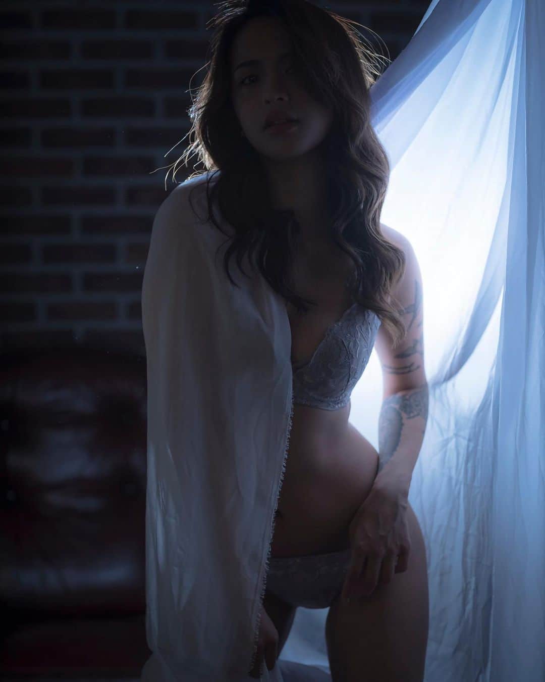 ABBYのインスタグラム：「透 ：光が通りぬけて向こうが見える . #作品撮りモデル  #被写体 #lingerie  #lingeriemodel」