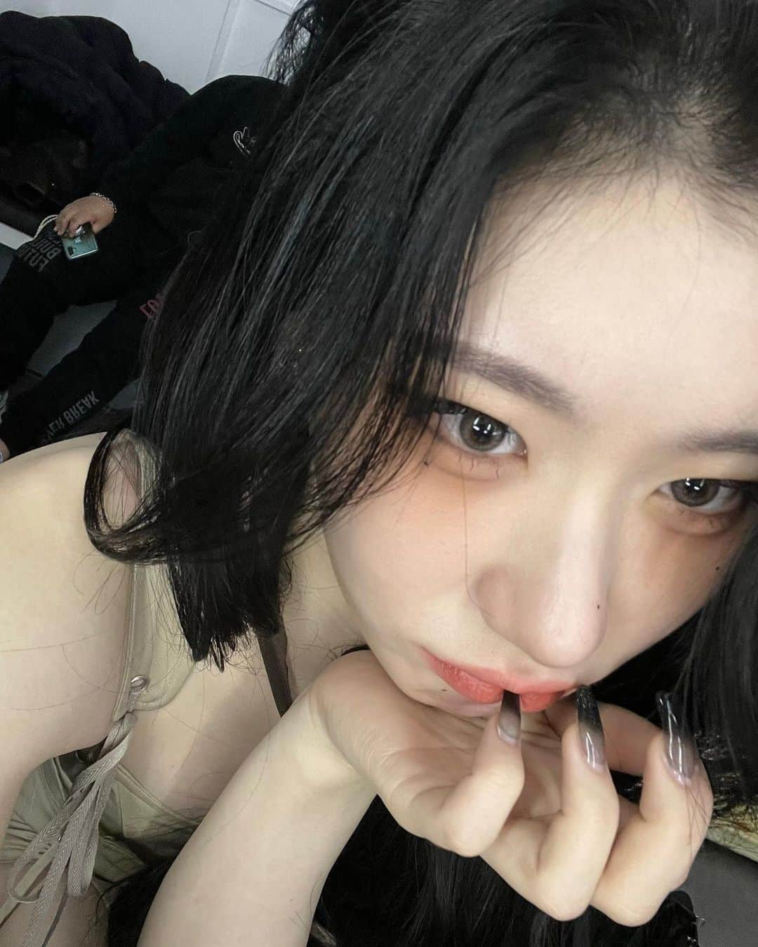 チェリョンさんのインスタグラム写真 - (チェリョンInstagram)「have a great day 🖤🖤」12月19日 0時38分 - chaeryeongs.itzy