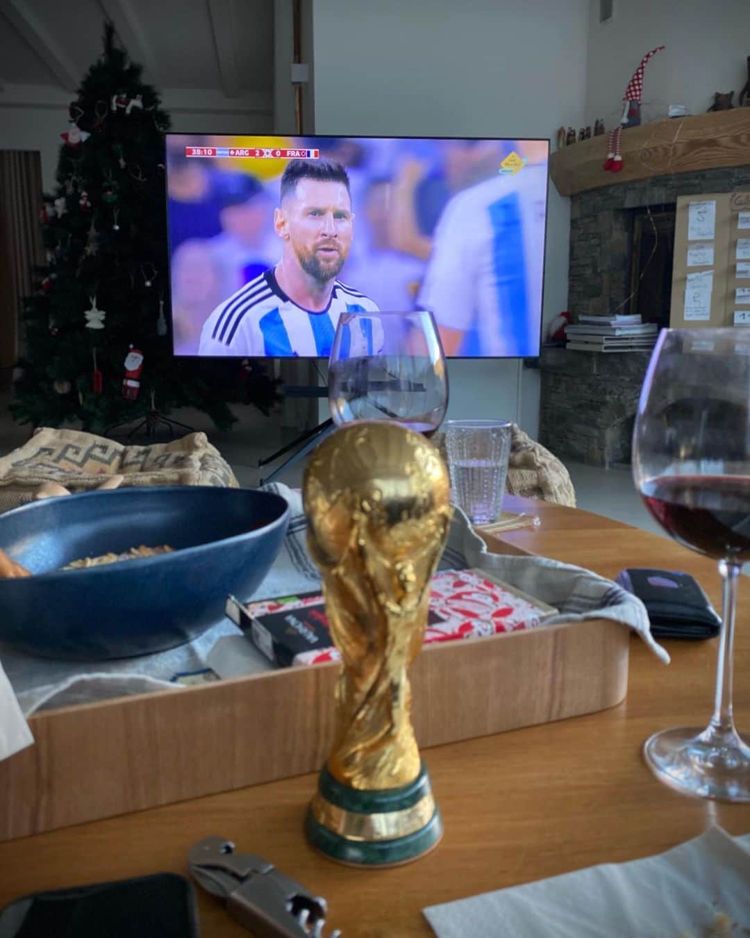 カルレス・プジョルのインスタグラム：「¿🇦🇷o🇫🇷?」