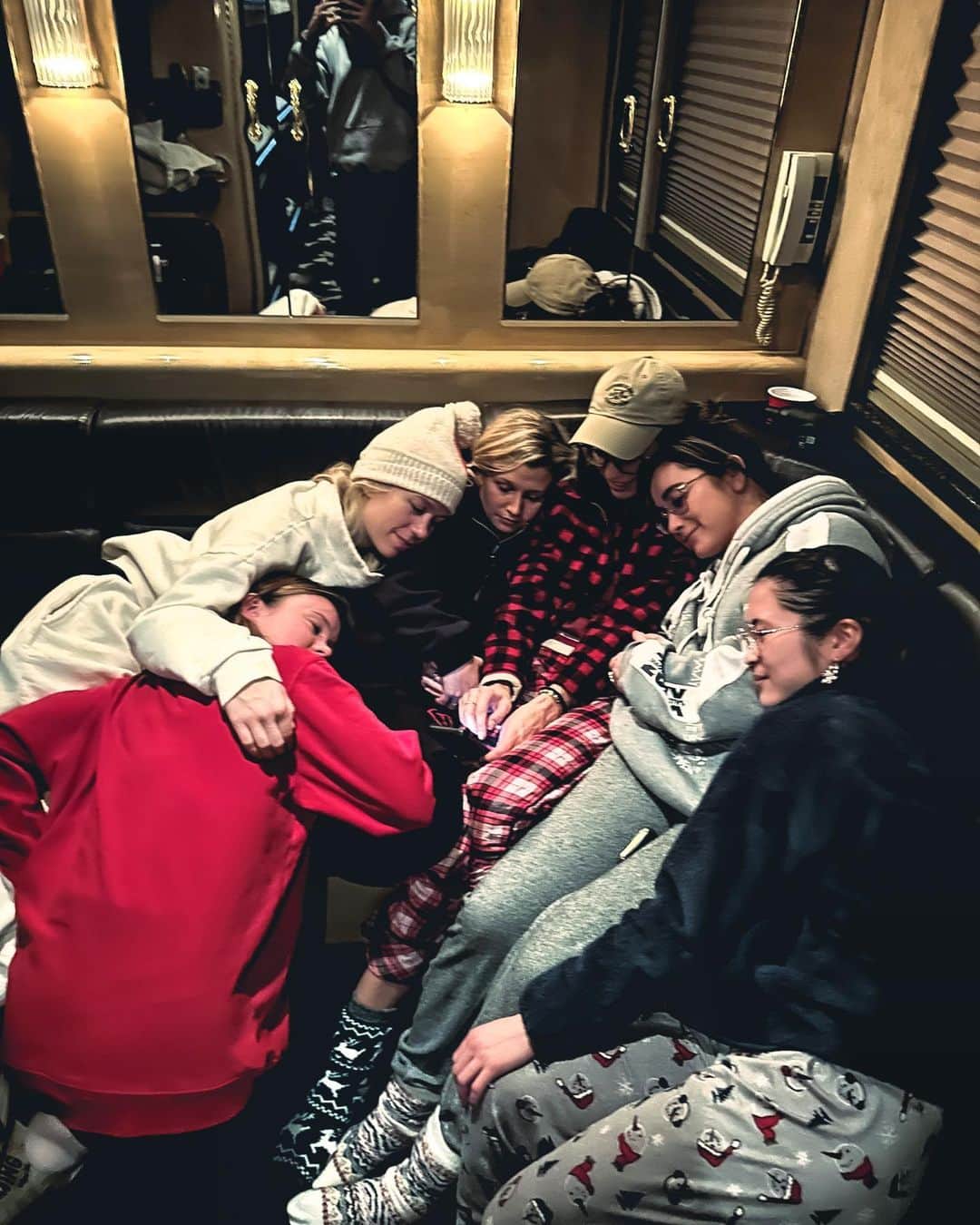 ケイトリン・オズモンドのインスタグラム：「Some of my favourite people 🥰」