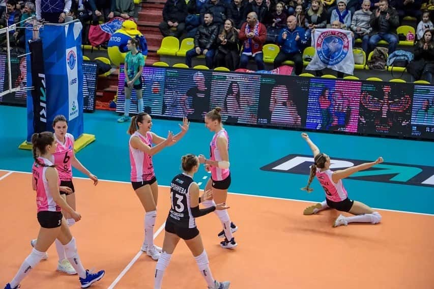 ナタリア・マリフさんのインスタグラム写真 - (ナタリア・マリフInstagram)「Volley time ❣️ #proton #protonsaratov #протон #саратов #волейбол #volleyball #volley #volleyballtime #volleyballplayer #volleyballgirls #volleygirls #russia」12月19日 3時09分 - natalia_malykh_17