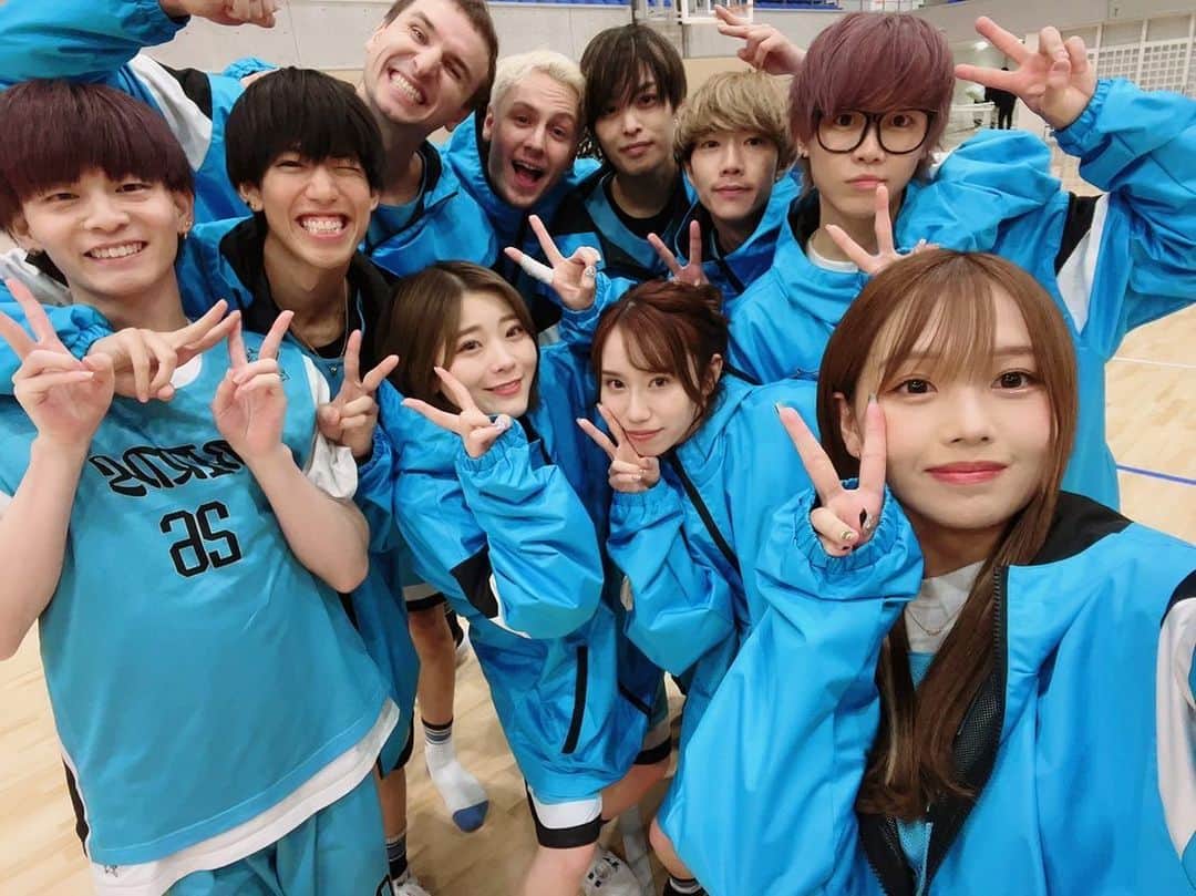 テオくんのインスタグラム：「チャンネル登録球技大会ありがとうございました やまとと打ち合わせをして始まったこの大会 最初の形は違うものだったにも関わらず快くプレッシャーのかかるリーダーを引き受けてくださったカジサックさん 勝手に名前を上げたにも関わらず何も嫌な顔せず参加してくれた各軍のYouTuber この大会を盛り上げるために協力してくれた視聴者のみなさん 裏で支えてくれたスタッフのみなさん 本当にありがとうございました トリ軍を応援してくれたファンの皆様 負けてしまって申し訳ないです 全員が全力で臨みました 最後まで信じてくれてありがとう トリ軍のみんな いつか全員で集まろな！！」