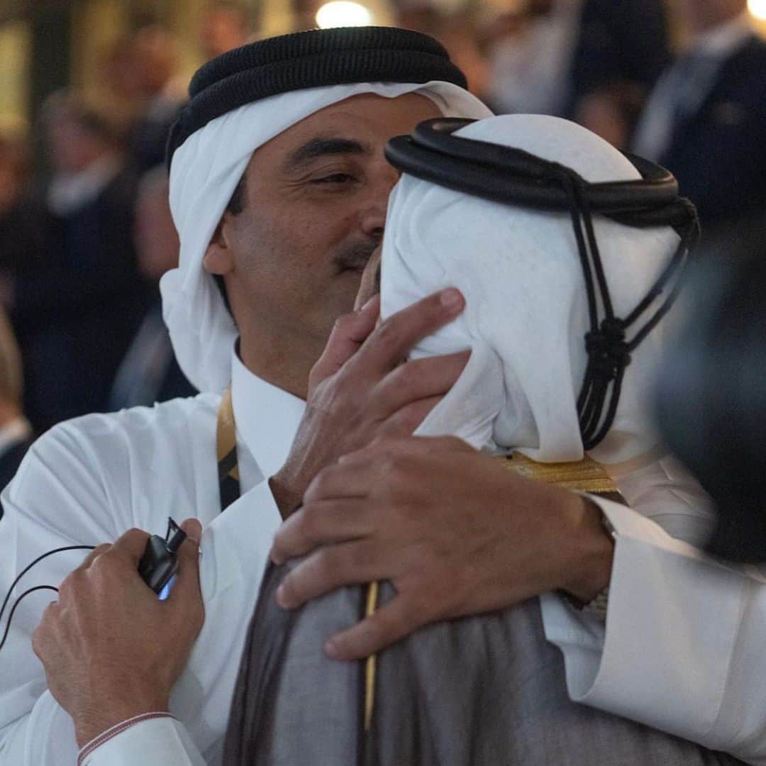 ناصر بن عبدالله المسندのインスタグラム：「.  انا يوم اعيد المدح للكفو واعنّه  كما اللي تجدد للطهارة وهو واضي  يالولا مخافة حكي الاشرار والحنّه لا اقول المراجل غير جاسم حكي فاضي  كما اللي يجاهد خارجً يطلب الجنة خرج مطلبً فعل الجمالات متحاضي  لقى حب خشمً من اميرً ضحك سنًه  على فعل اخوه اليوم يضحك وهو راضي」