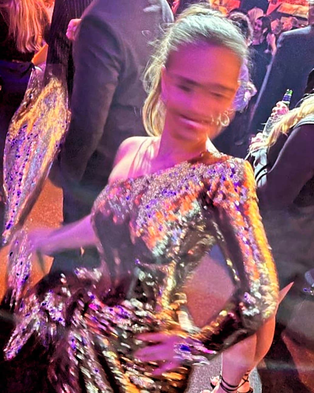 アマニ・ファンシーのインスタグラム：「a Christmas blur ✨」