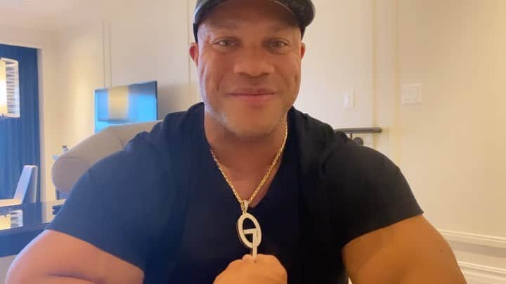 Phil Heathのインスタグラム：「I received the most incredible and thoughtful gift for my Birthday thanks to @superjeweler @stayhyped  Thank you guys for surprising me with this incredible chain as it truly touched my heart and I am so very grateful 🙏🏽 You guys are THE BEST!」