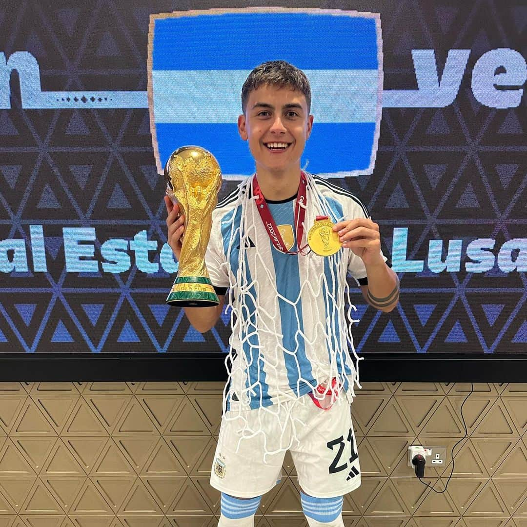 パウロ・ディバラさんのインスタグラム写真 - (パウロ・ディバラInstagram)「CAMPEONES DEL MUNDO 💙」12月19日 5時06分 - paulodybala