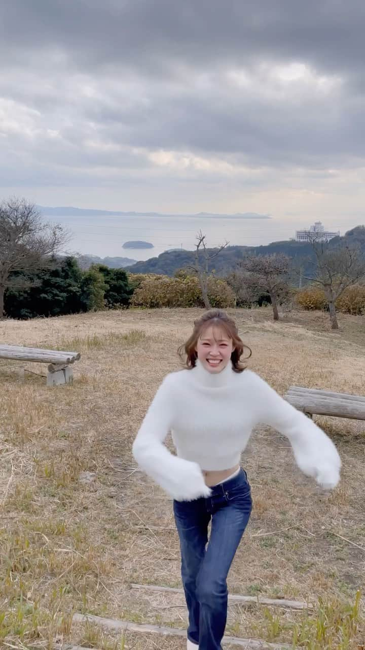 橘香恋のインスタグラム：「おはようございます🥰 ⁡ 前回の投稿に いいねとコメントありがとうございます✨ ⁡ ⁡今週も一緒に頑張りましょう〜😚💞 ⁡ ⁡ ⁡ #橘香恋 #リール #下書き #シャギーニット #ローライズ」