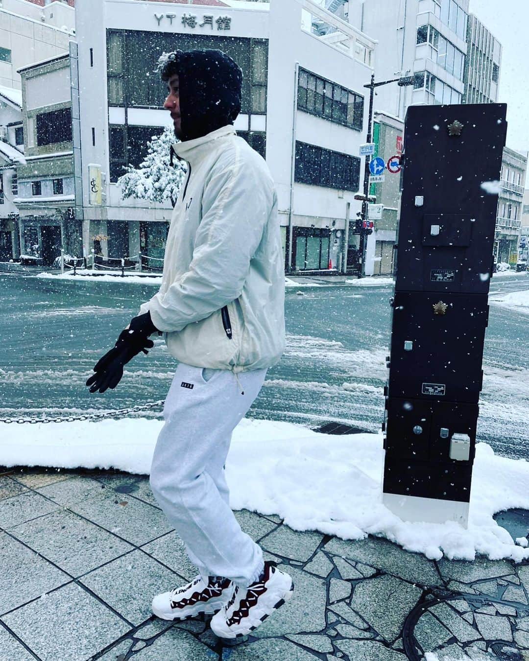眞庭城聖さんのインスタグラム写真 - (眞庭城聖Instagram)「Snow season is here❄️ #aktr #snow #season #winter #山形 #雪男」12月19日 16時25分 - money_0527